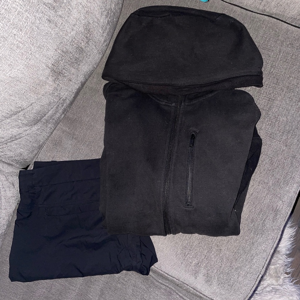 Men’s lulu shorts and sweatshirt